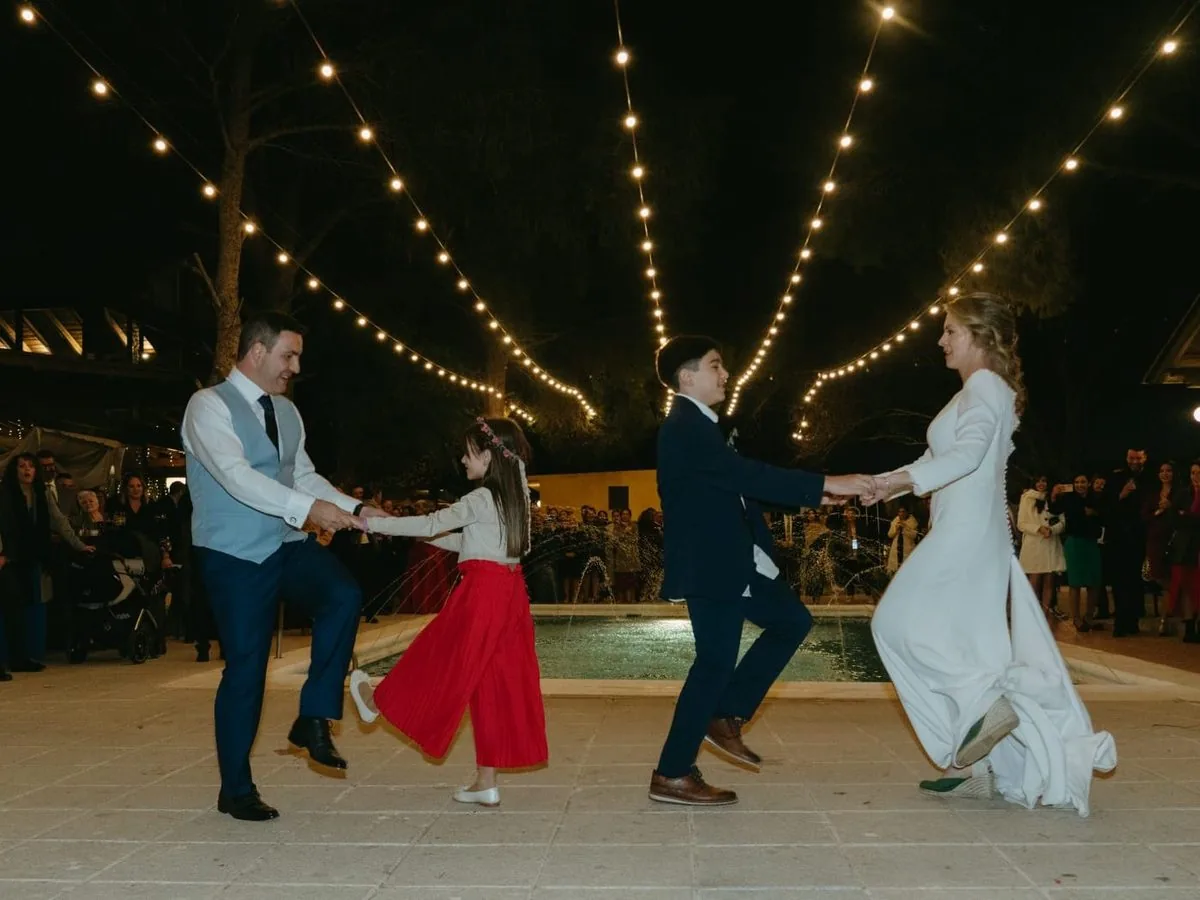 Pareja ensayando su baile de boda en In Stage, Madrid